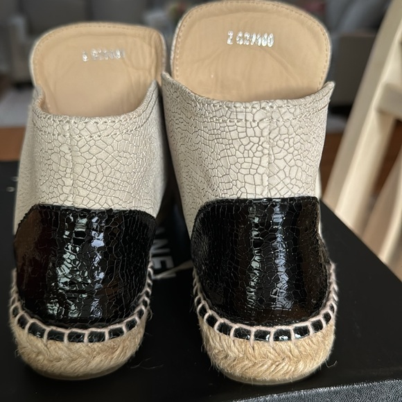 Chanel high top LIMITED EDITION espadrilles, light, beige black worn 2 times. - Picture 3 of 4